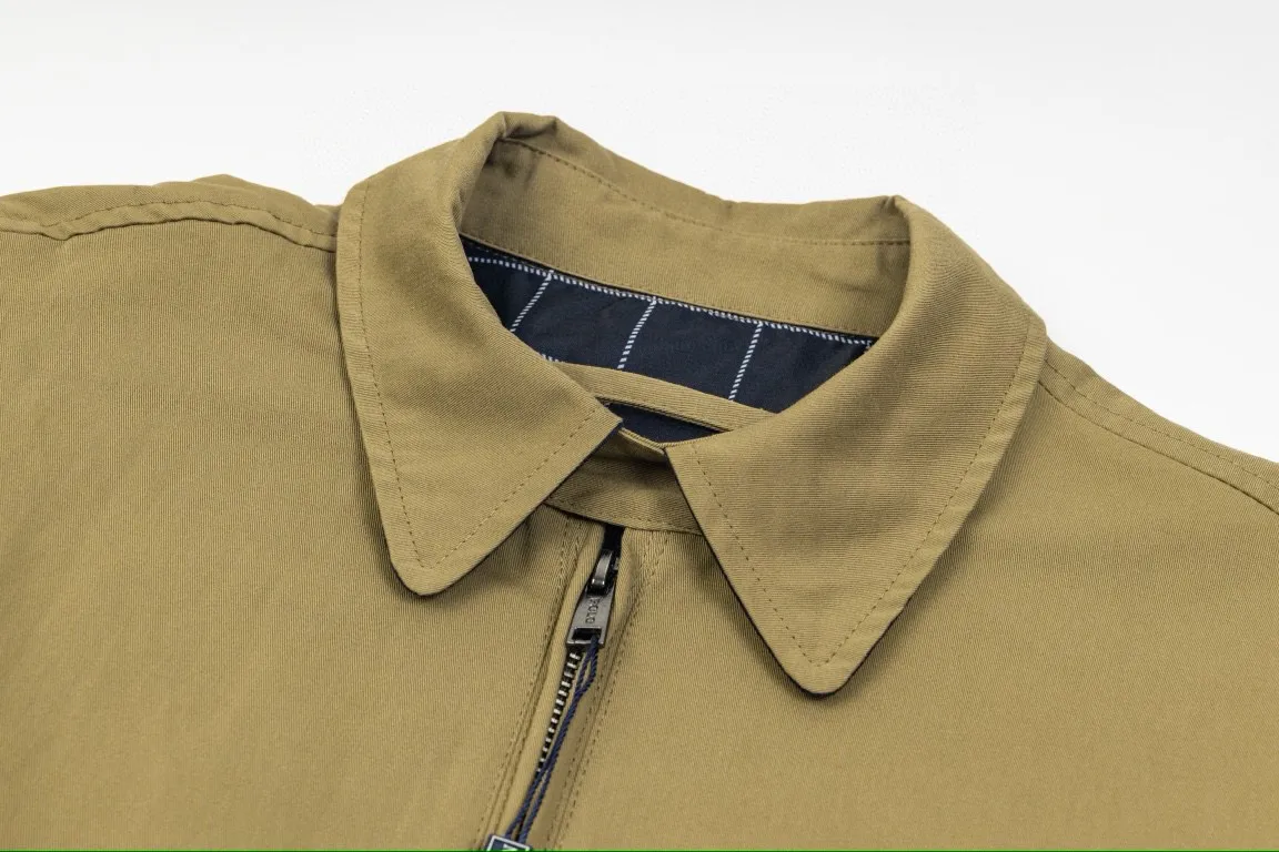 P300 model number: G317 Ralph Lauren's new 24ss classic embroidered logo lapel executive zipper jacket for both men and women. 1️⃣Selected from high-quality original developed pure cotton fabric, with customized plaid lining inside, the overall wear effect is very soft and comfortable. 2️⃣The workmanship details are perfectly controlled, with exquisite small logo embroidery on the chest, and the unique design style of splicing technology is used on the dropped shoulders to highlight your personality! The version is simple but not simple! 3️⃣ Complete with tag accessories, unisex design, and a very versatile jacket for men and women!  Color: black, navy blue, khaki Size: S, M, L, XL